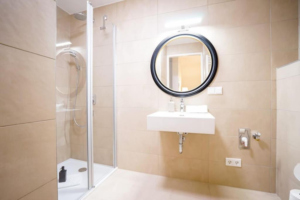 Executive W/ Rooftop Pool * Wien