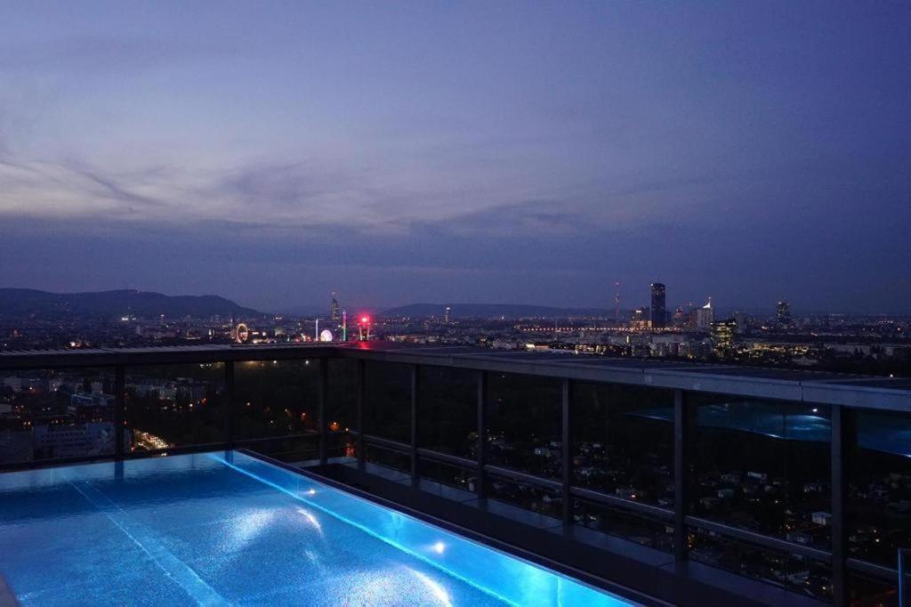 Executive W/ Rooftop Pool Apartment Vienna
