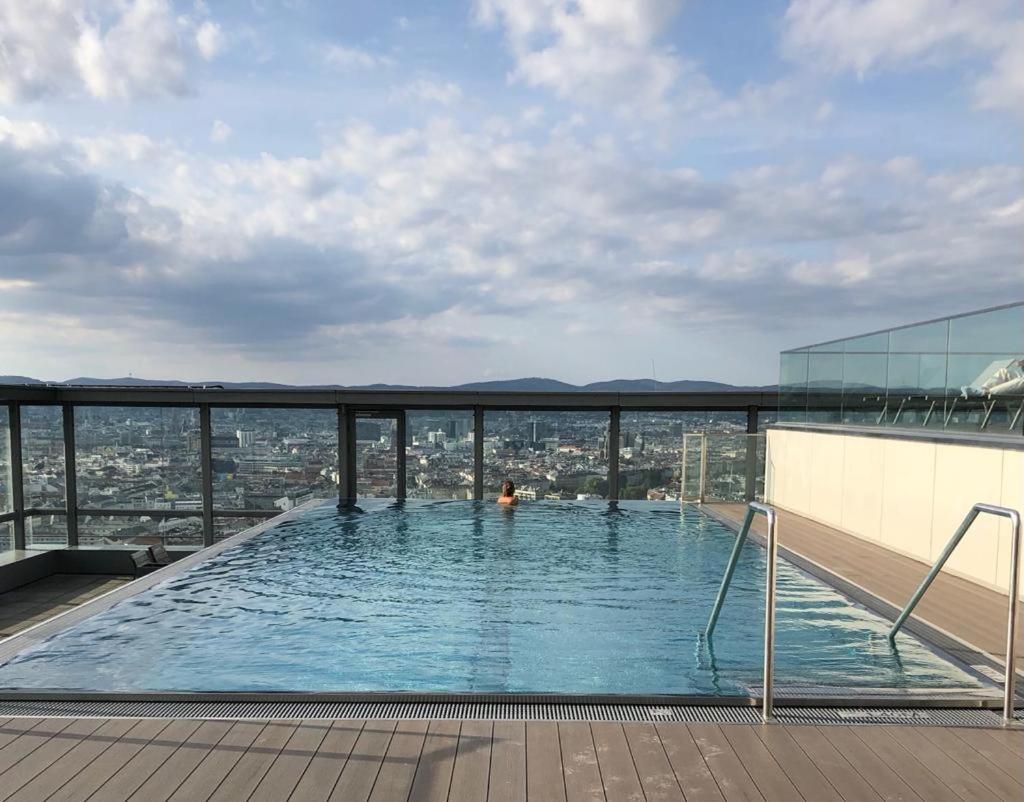 Executive W/ Rooftop Pool *
